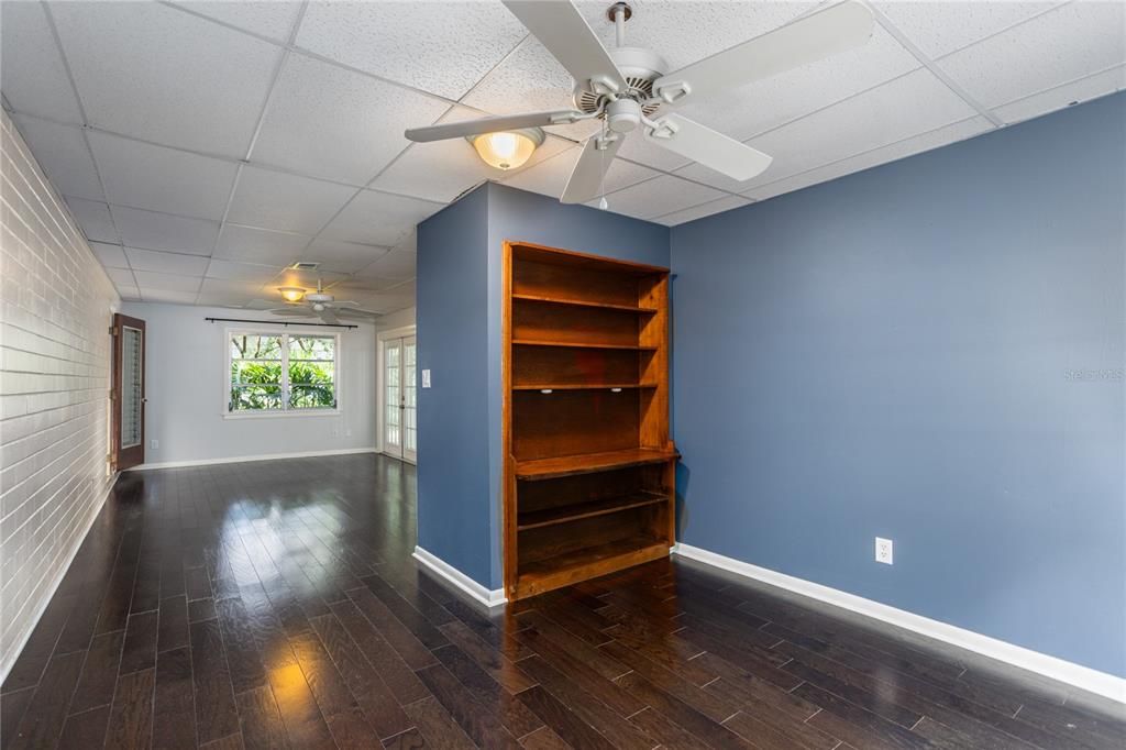 For Sale: $310,000 (3 beds, 2 baths, 1827 Square Feet)