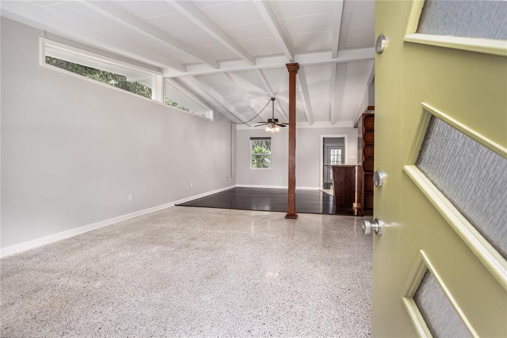 For Sale: $310,000 (3 beds, 2 baths, 1827 Square Feet)