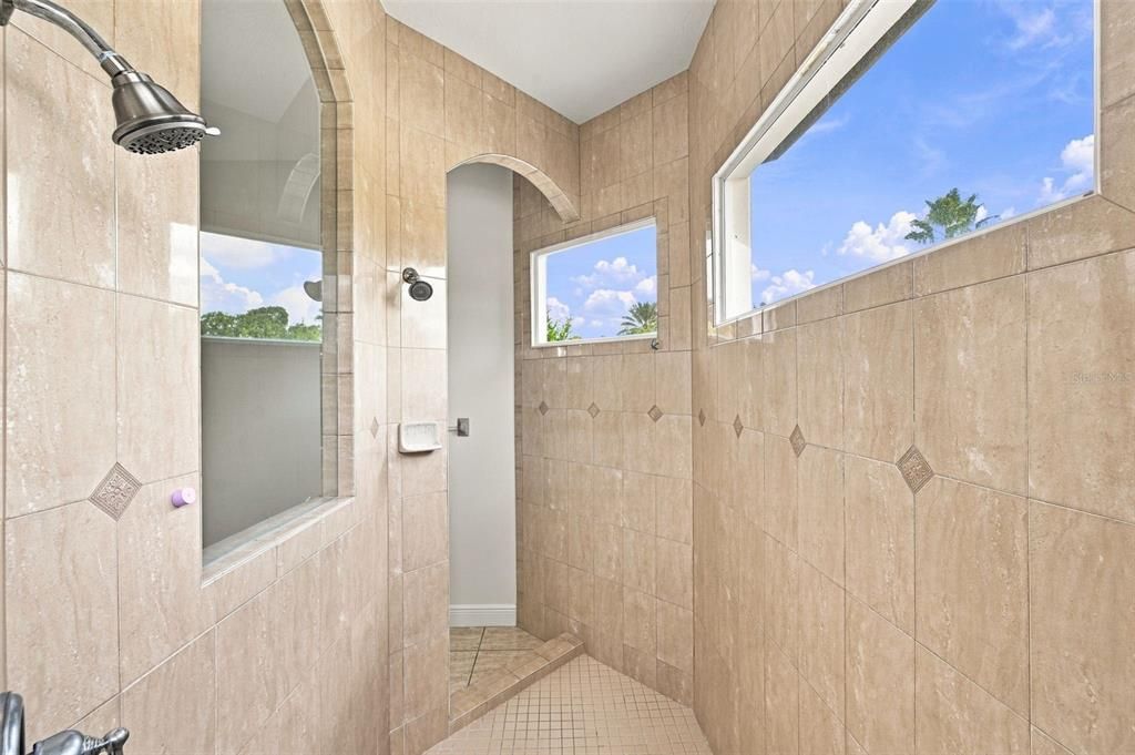 На продажу: $999,900 (5 спален, 3 ванн, 3800 Квадратных фут)