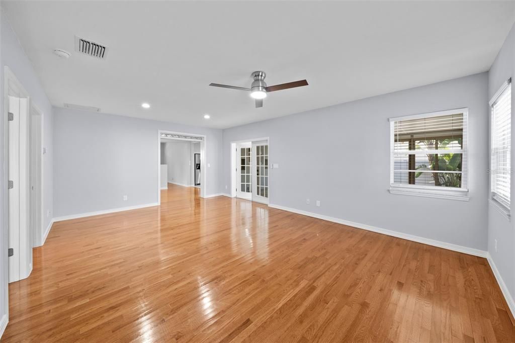 Activo con contrato: $800,000 (3 camas, 2 baños, 1707 Pies cuadrados)