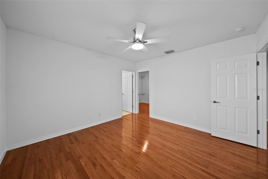 Activo con contrato: $800,000 (3 camas, 2 baños, 1707 Pies cuadrados)