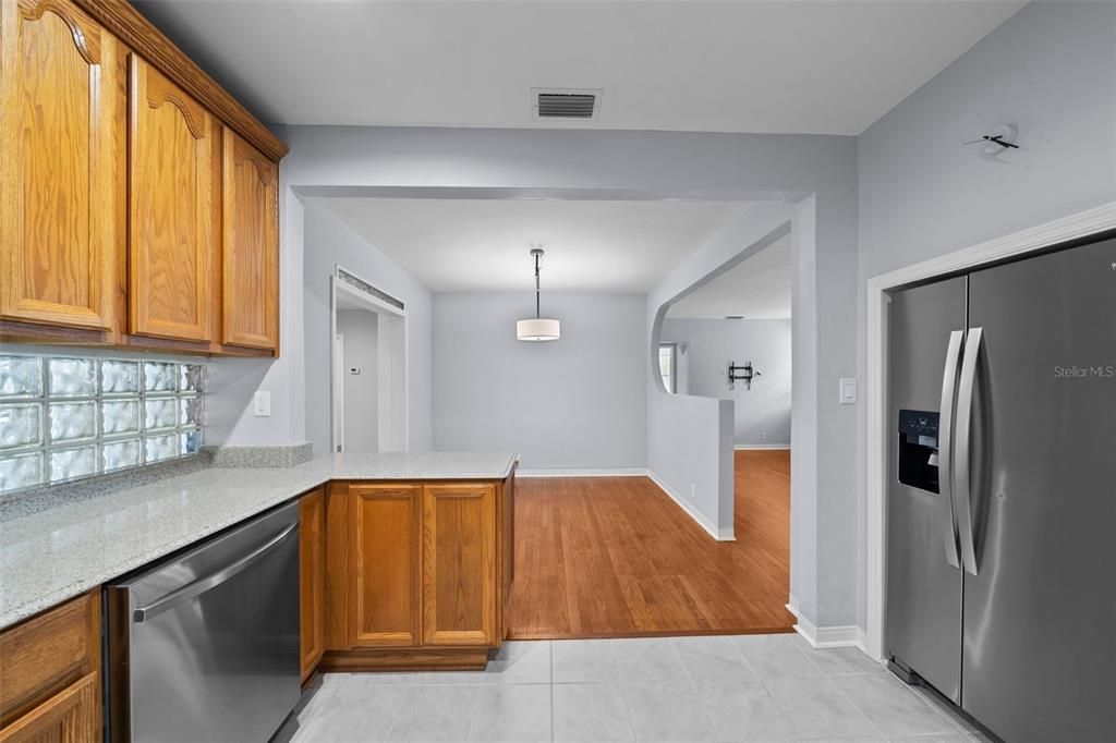 Activo con contrato: $800,000 (3 camas, 2 baños, 1707 Pies cuadrados)