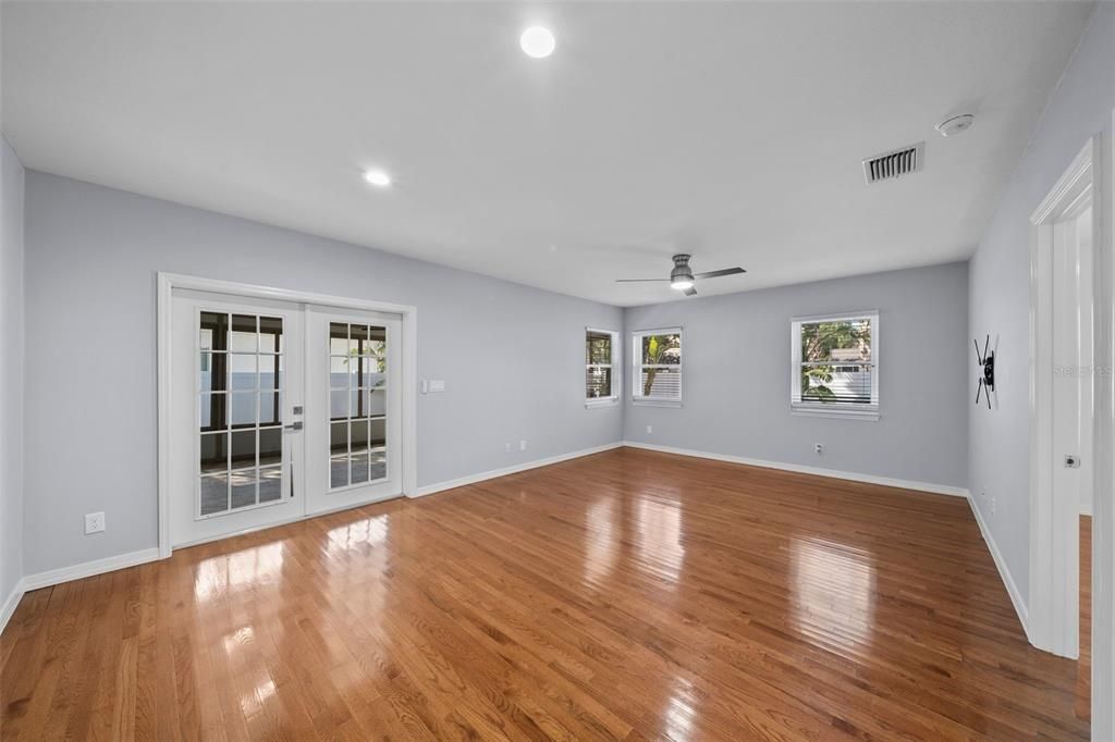 Activo con contrato: $800,000 (3 camas, 2 baños, 1707 Pies cuadrados)