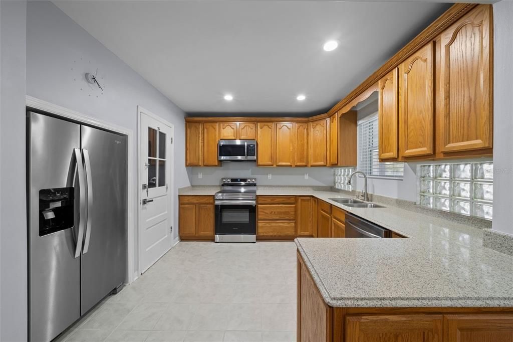 Activo con contrato: $800,000 (3 camas, 2 baños, 1707 Pies cuadrados)