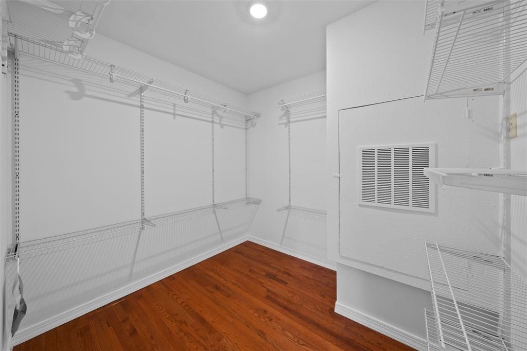 Activo con contrato: $800,000 (3 camas, 2 baños, 1707 Pies cuadrados)