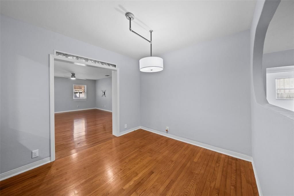 Activo con contrato: $800,000 (3 camas, 2 baños, 1707 Pies cuadrados)