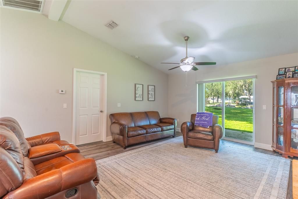 For Sale: $279,990 (3 beds, 2 baths, 1200 Square Feet)
