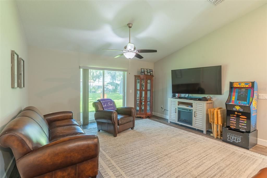 For Sale: $279,990 (3 beds, 2 baths, 1200 Square Feet)