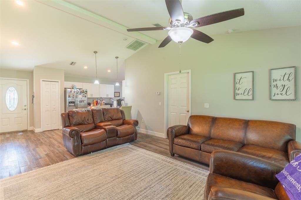 For Sale: $279,990 (3 beds, 2 baths, 1200 Square Feet)