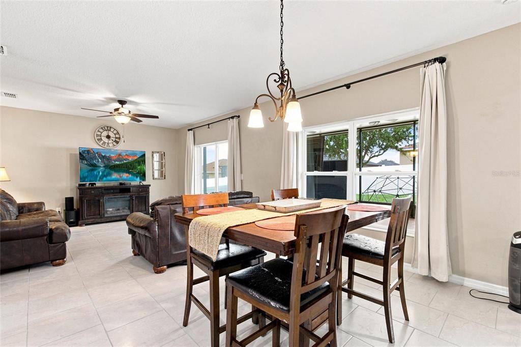 En Venta: $419,900 (3 camas, 2 baños, 1705 Pies cuadrados)
