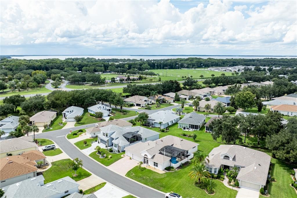 For Sale: $425,000 (3 beds, 3 baths, 2058 Square Feet)