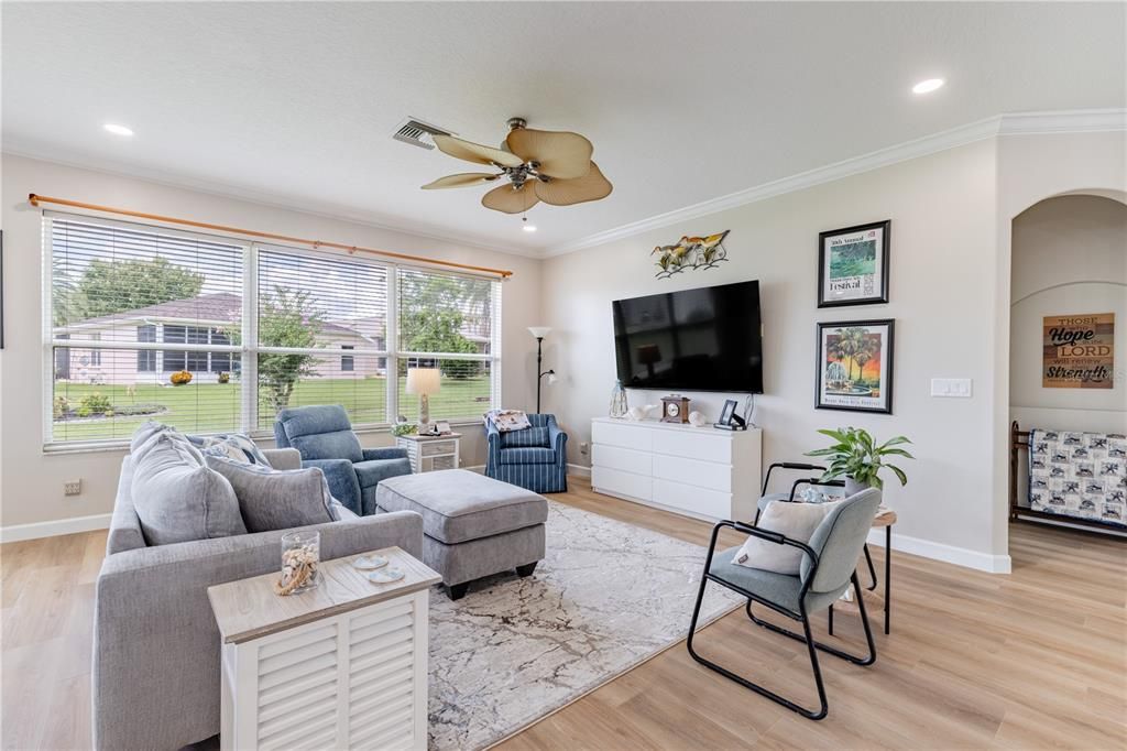 For Sale: $425,000 (3 beds, 3 baths, 2058 Square Feet)