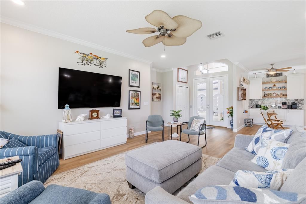 For Sale: $425,000 (3 beds, 3 baths, 2058 Square Feet)