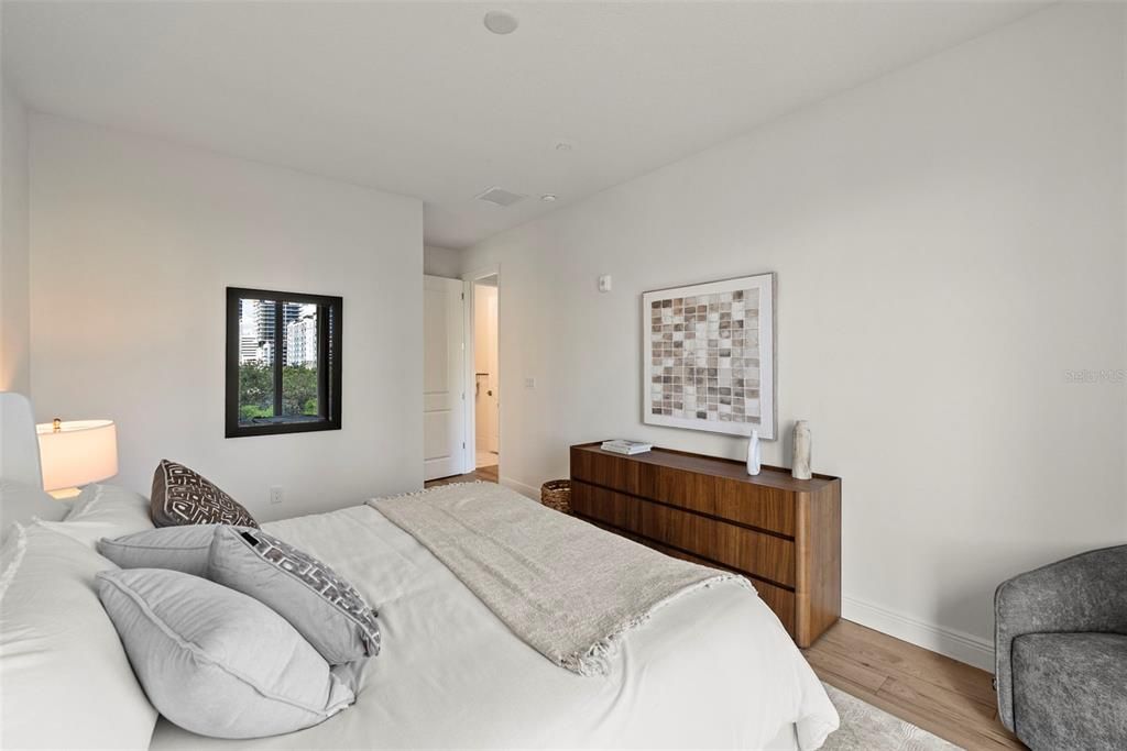 For Sale: $999,999 (3 beds, 3 baths, 1650 Square Feet)