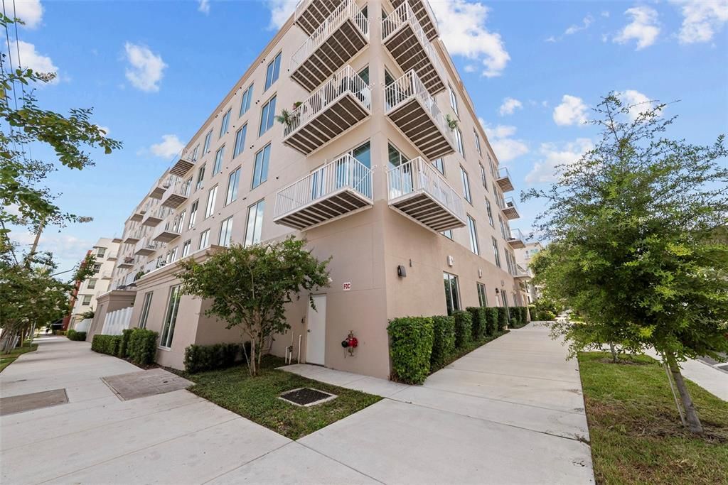 For Sale: $999,999 (3 beds, 3 baths, 1650 Square Feet)