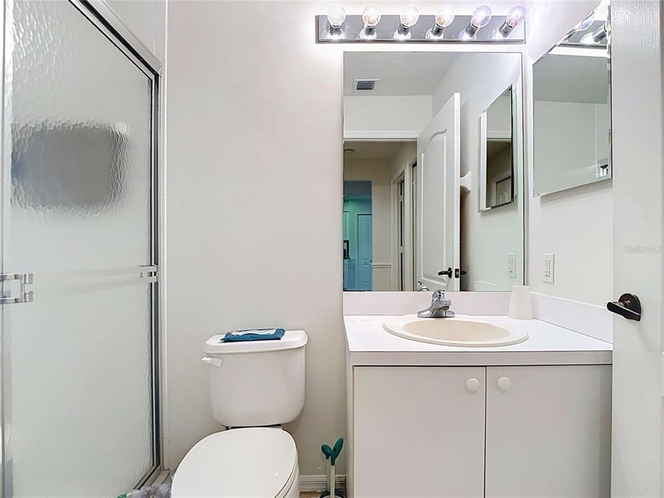 На продажу: $395,000 (2 спален, 2 ванн, 1327 Квадратных фут)