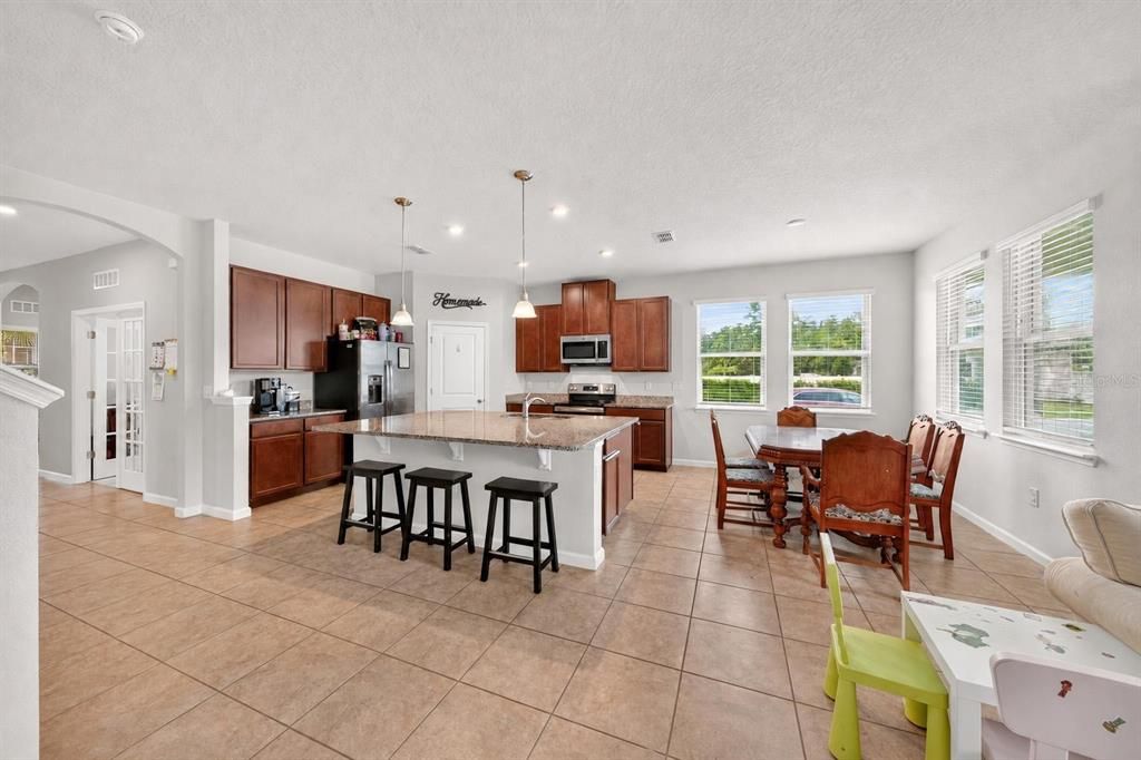 En Venta: $525,000 (4 camas, 3 baños, 2362 Pies cuadrados)