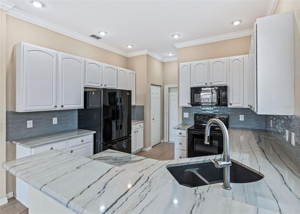 For Sale: $355,000 (3 beds, 2 baths, 1925 Square Feet)