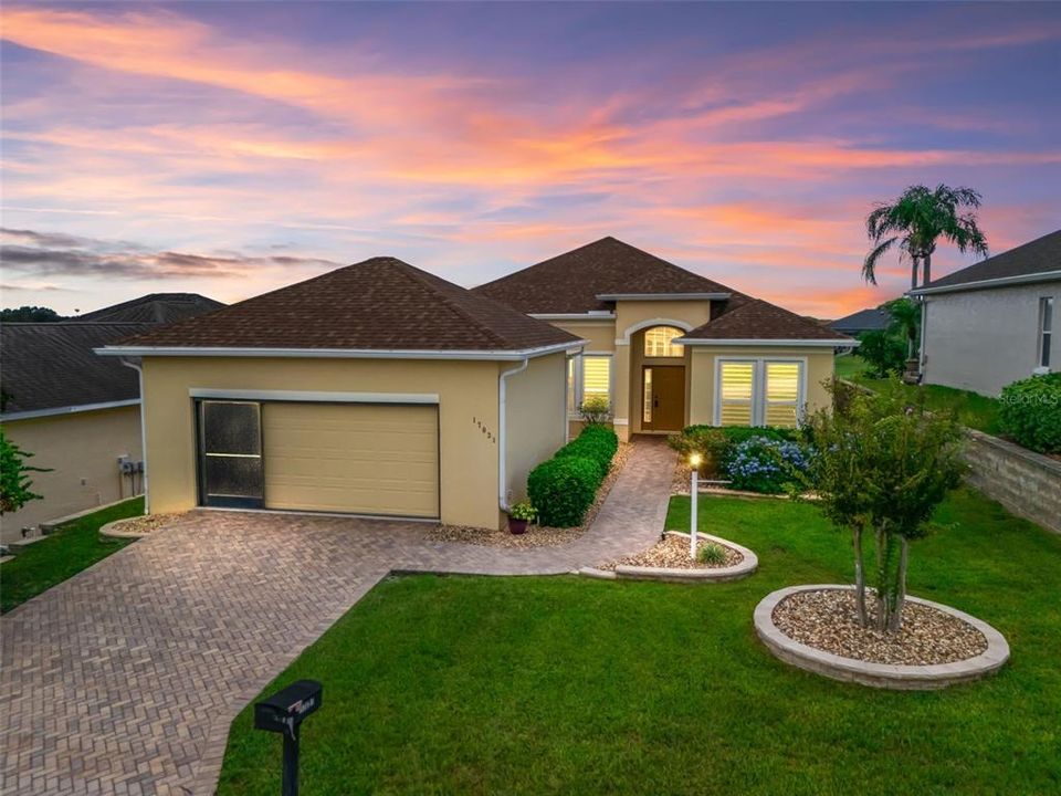 For Sale: $355,000 (3 beds, 2 baths, 1925 Square Feet)