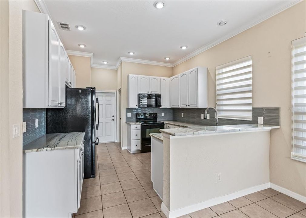 For Sale: $355,000 (3 beds, 2 baths, 1925 Square Feet)