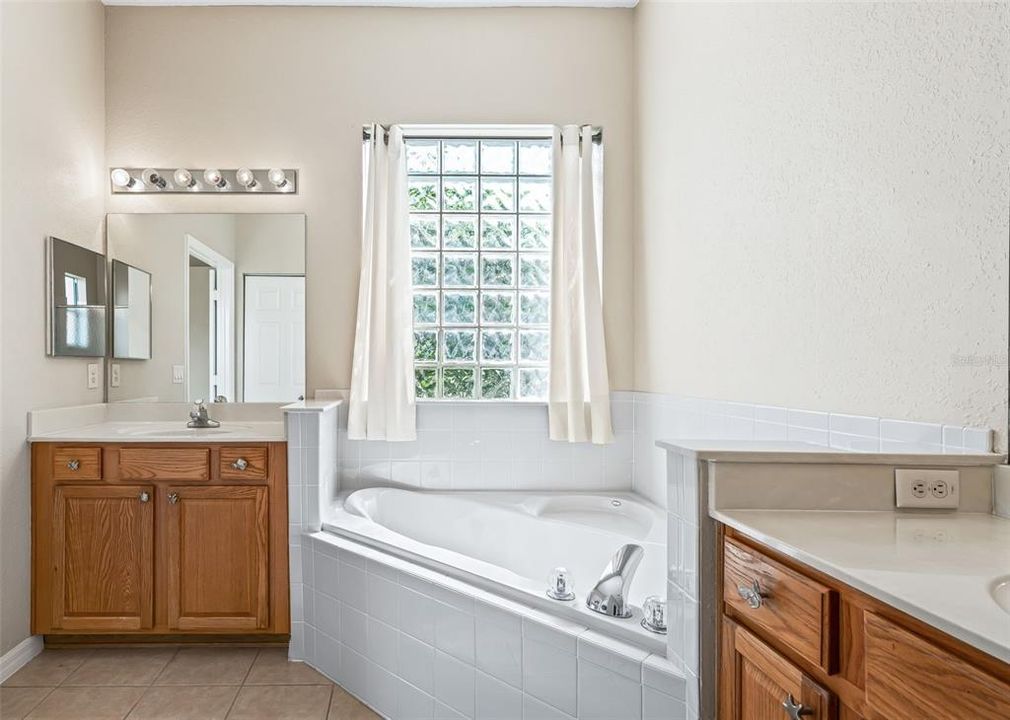 For Sale: $355,000 (3 beds, 2 baths, 1925 Square Feet)