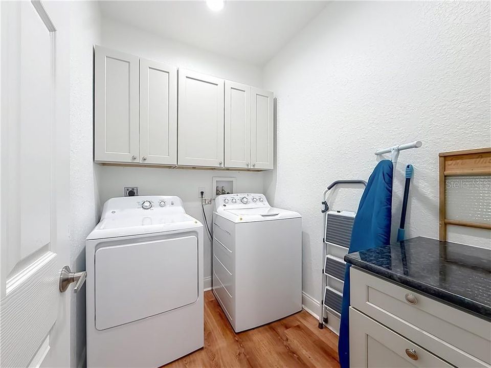 En Venta: $572,000 (4 camas, 3 baños, 2677 Pies cuadrados)