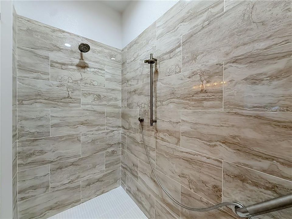 En Venta: $572,000 (4 camas, 3 baños, 2677 Pies cuadrados)