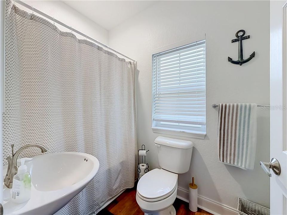 En Venta: $572,000 (4 camas, 3 baños, 2677 Pies cuadrados)