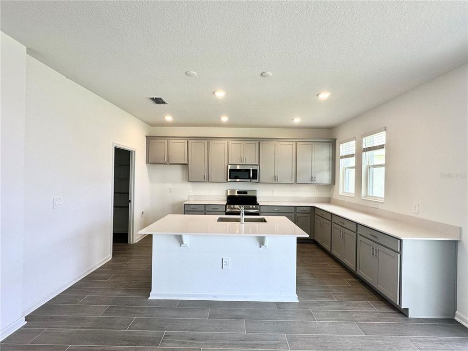 For Rent: $2,950 (4 beds, 3 baths, 2771 Square Feet)