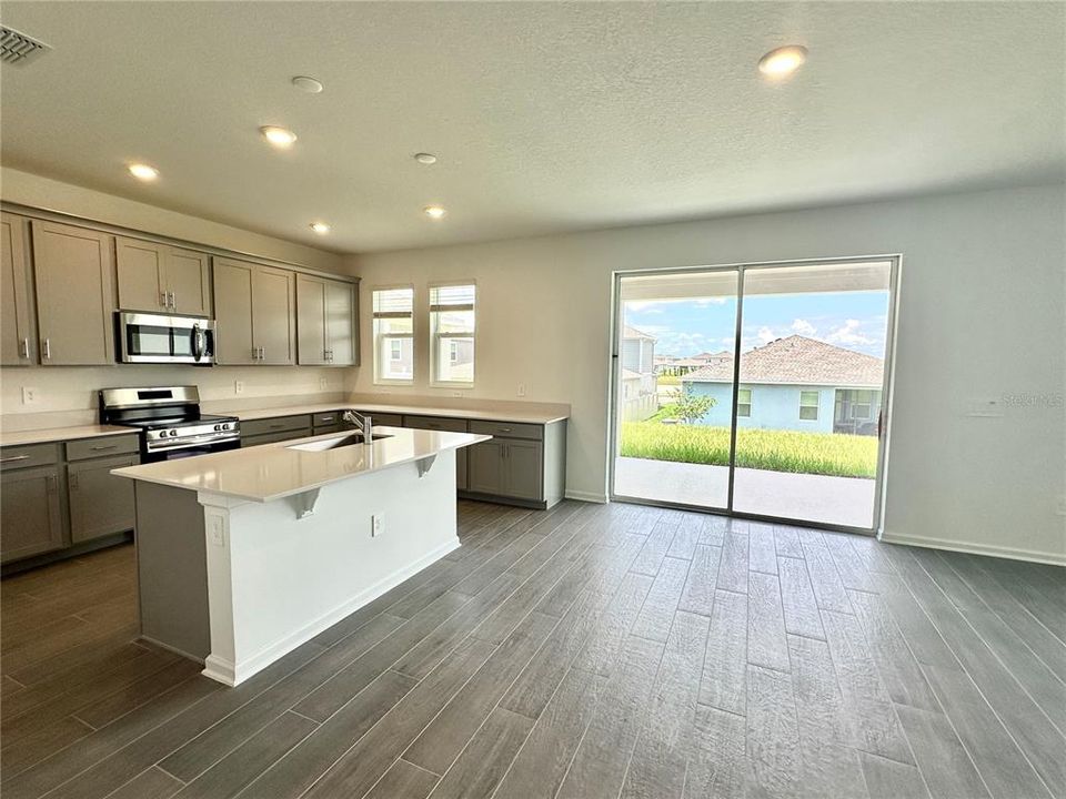 For Rent: $2,950 (4 beds, 3 baths, 2771 Square Feet)