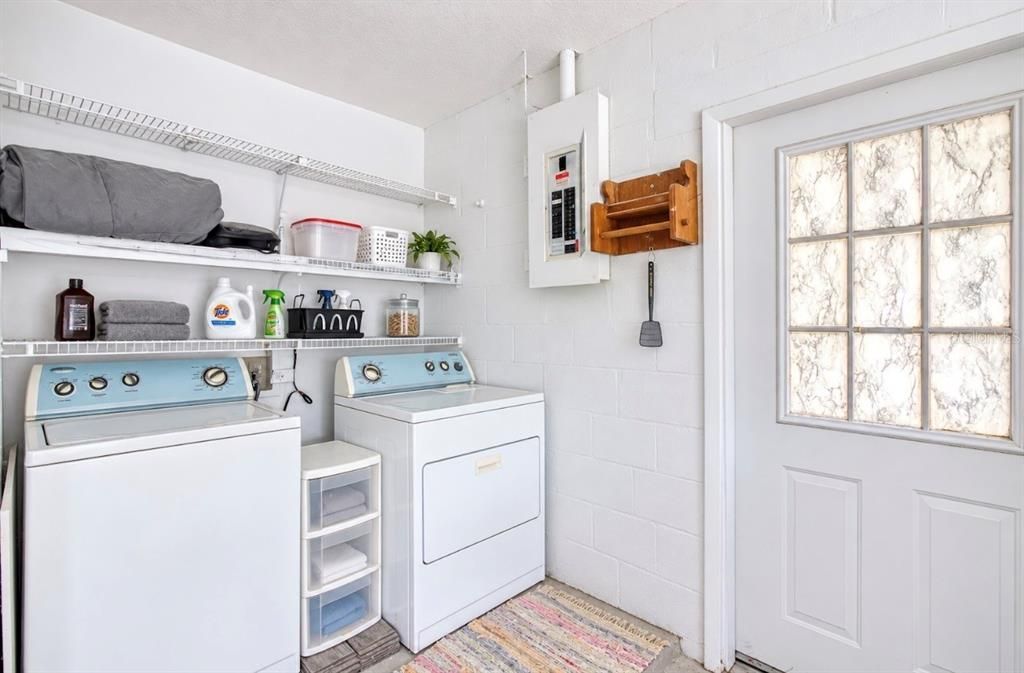 For Sale: $299,000 (2 beds, 2 baths, 1104 Square Feet)