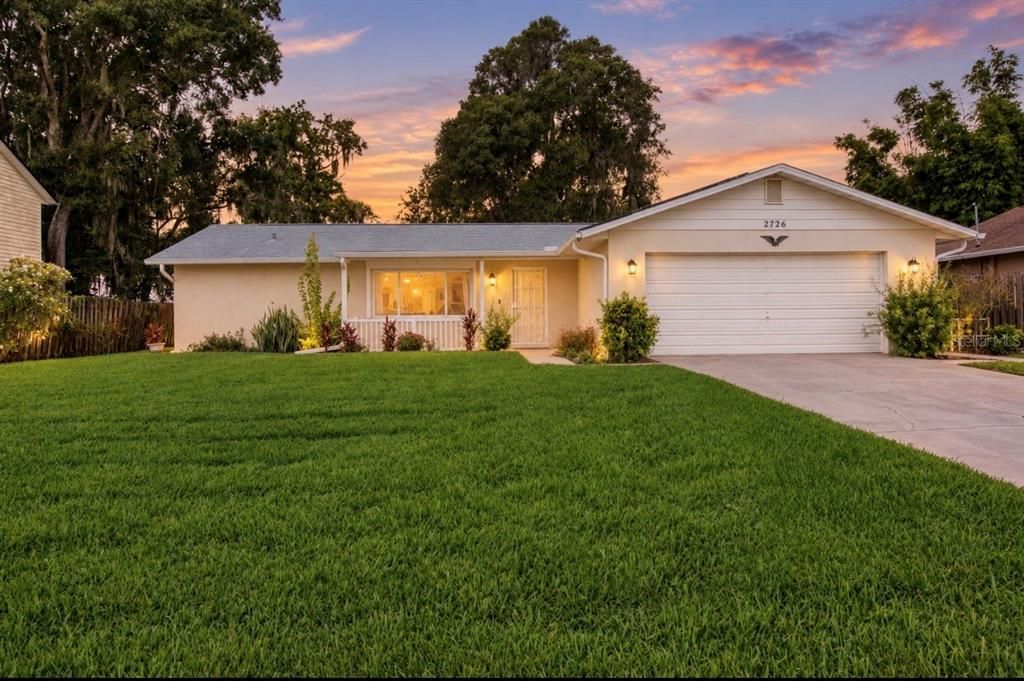 For Sale: $299,000 (2 beds, 2 baths, 1104 Square Feet)
