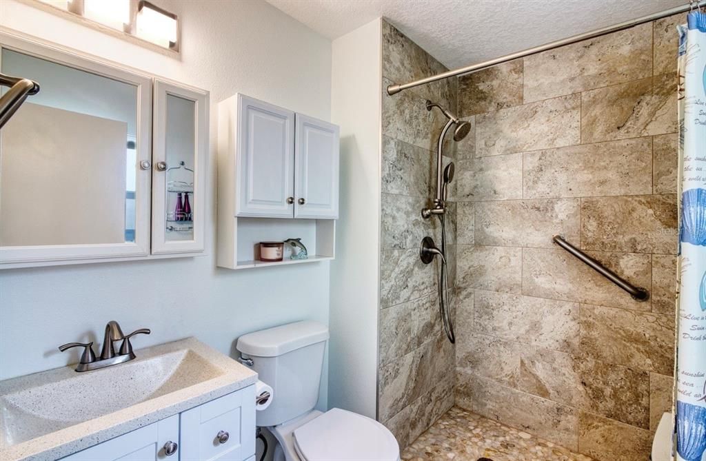 For Sale: $299,000 (2 beds, 2 baths, 1104 Square Feet)