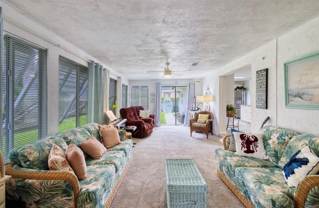 For Sale: $299,000 (2 beds, 2 baths, 1104 Square Feet)