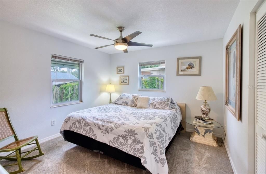 For Sale: $299,000 (2 beds, 2 baths, 1104 Square Feet)
