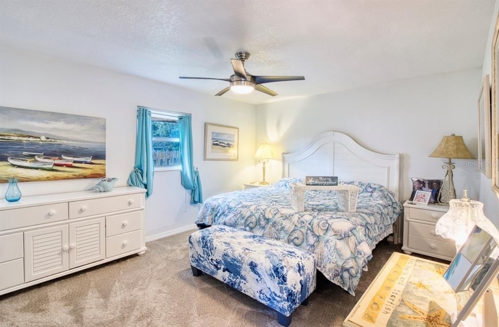 For Sale: $299,000 (2 beds, 2 baths, 1104 Square Feet)