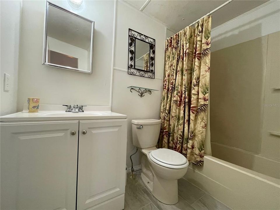 В аренду: $1,300 (2 спален, 2 ванн, 768 Квадратных фут)