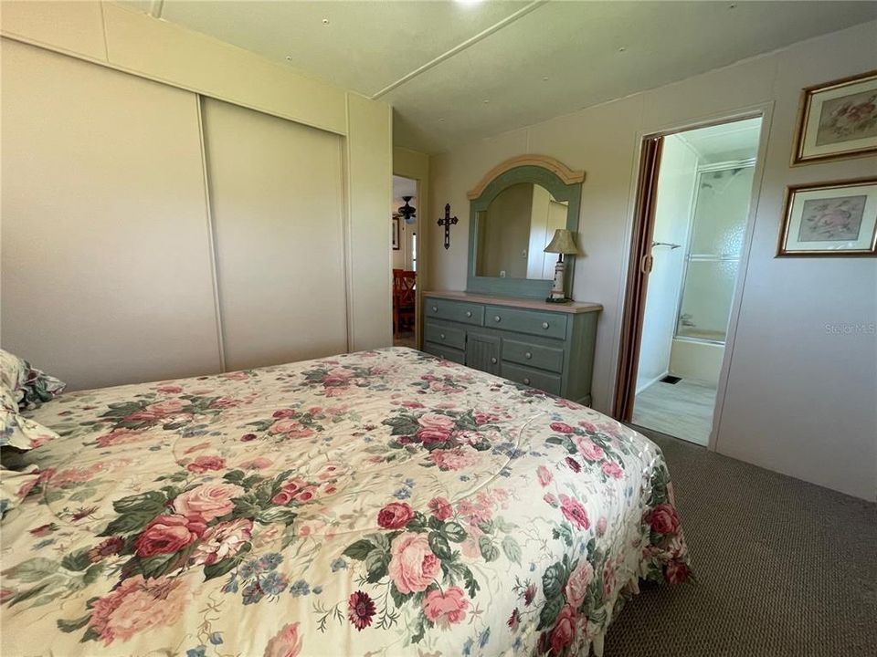 В аренду: $1,300 (2 спален, 2 ванн, 768 Квадратных фут)