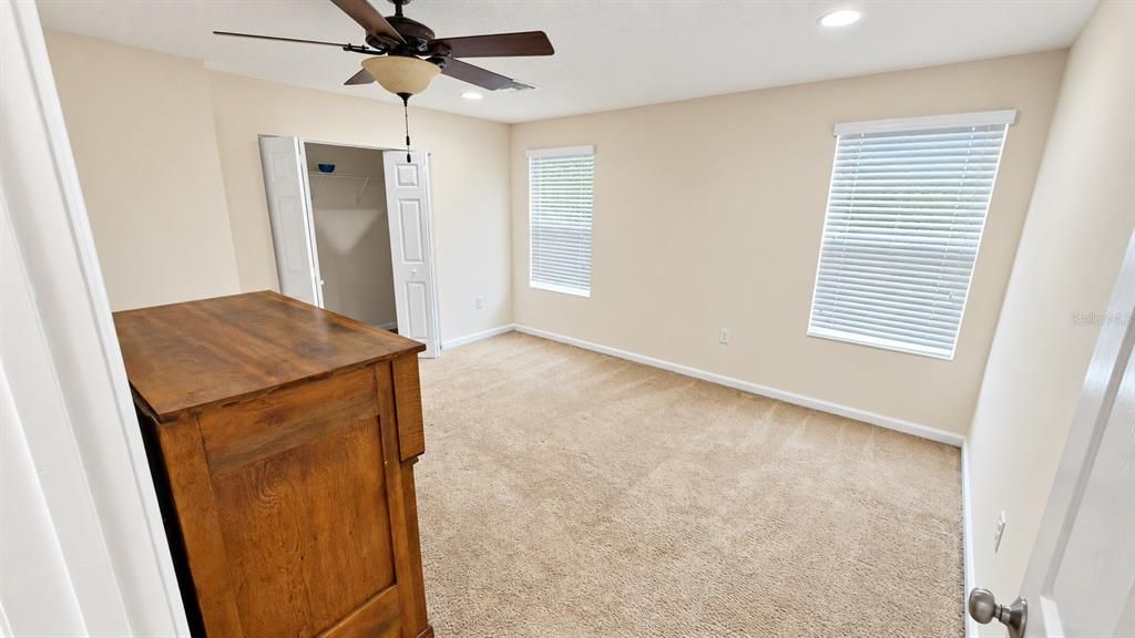 For Sale: $529,900 (5 beds, 2 baths, 2827 Square Feet)