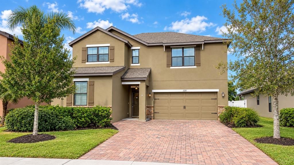 For Sale: $529,900 (5 beds, 2 baths, 2827 Square Feet)