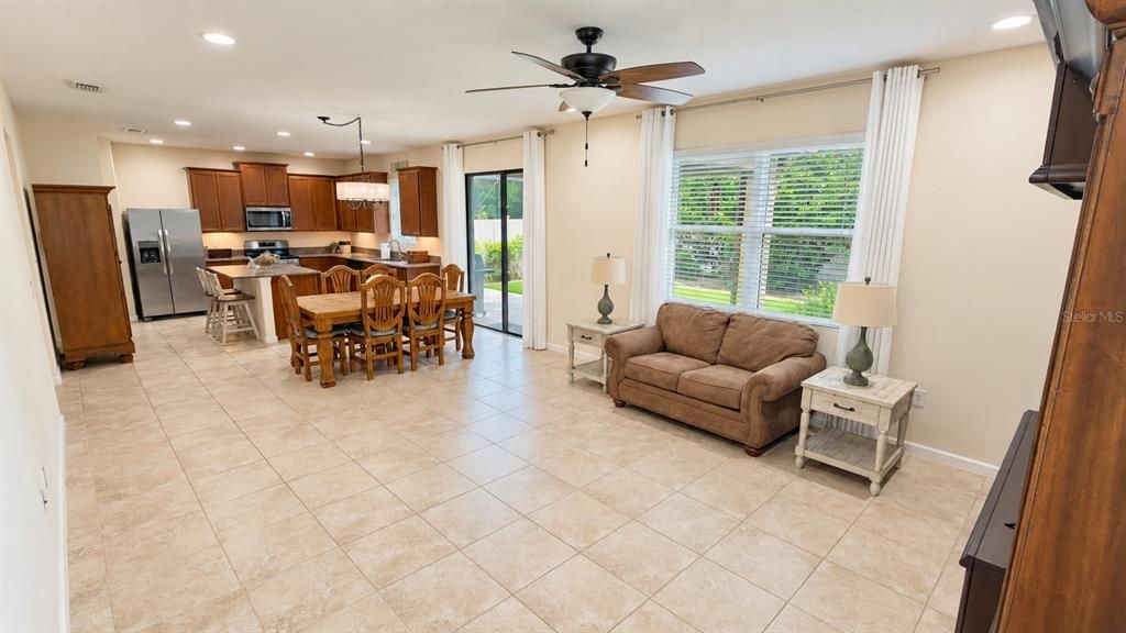 For Sale: $529,900 (5 beds, 2 baths, 2827 Square Feet)