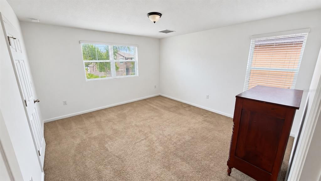 For Sale: $529,900 (5 beds, 2 baths, 2827 Square Feet)