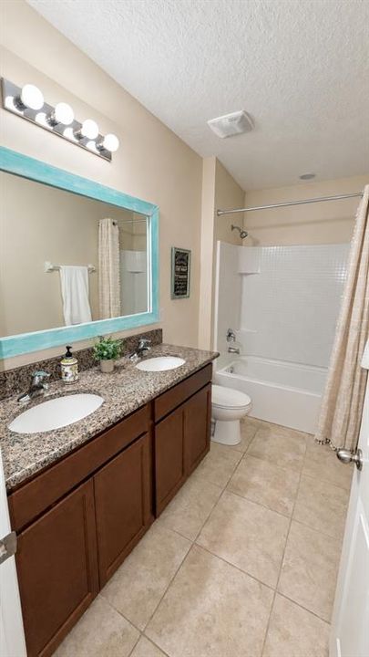 For Sale: $529,900 (5 beds, 2 baths, 2827 Square Feet)
