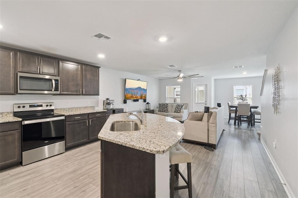 For Sale: $279,000 (2 beds, 2 baths, 1616 Square Feet)
