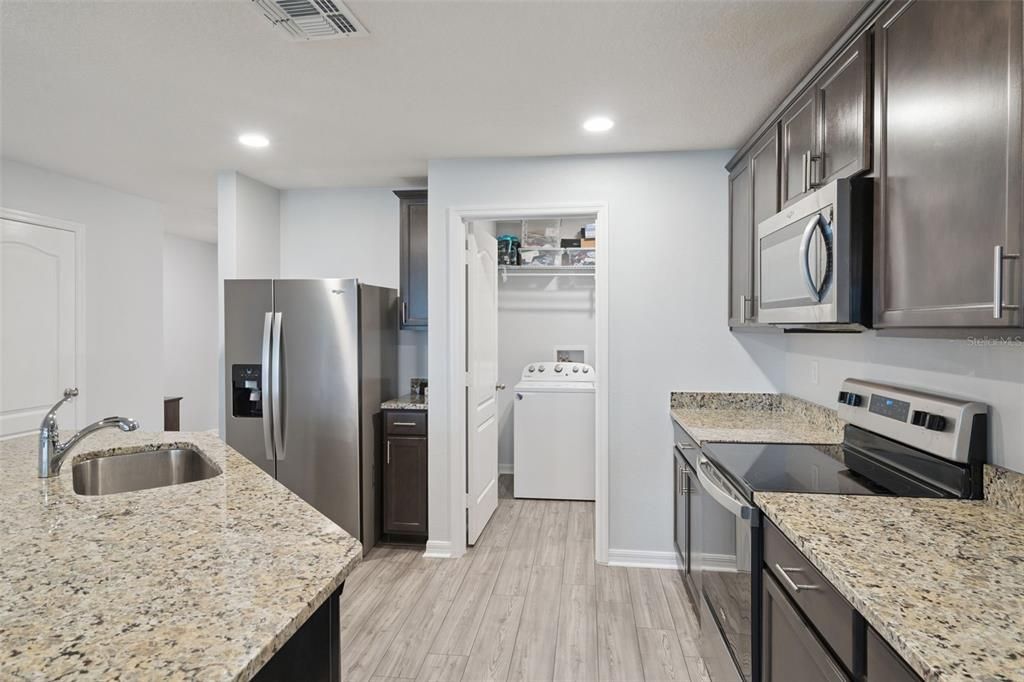 For Sale: $279,000 (2 beds, 2 baths, 1616 Square Feet)
