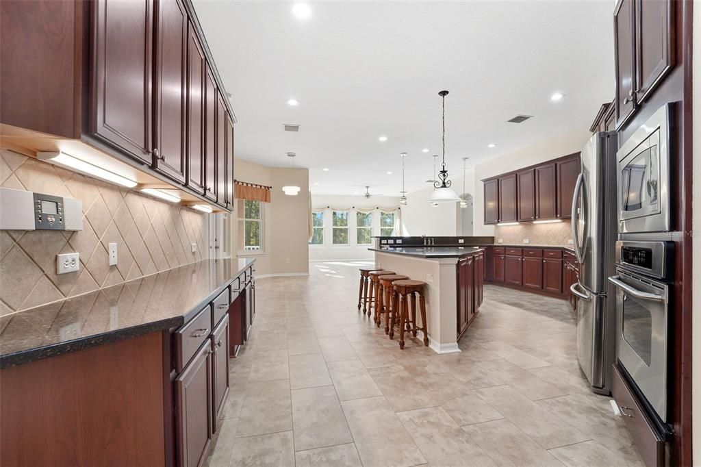 For Sale: $699,999 (3 beds, 4 baths, 3439 Square Feet)