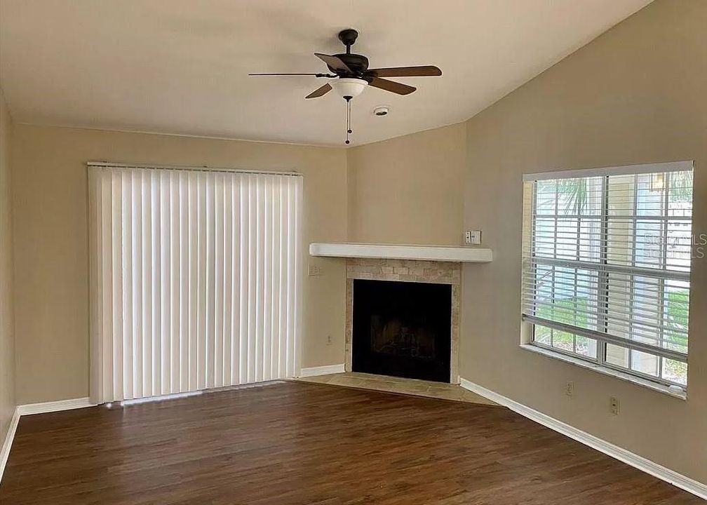 For Rent: $2,150 (2 beds, 2 baths, 1037 Square Feet)