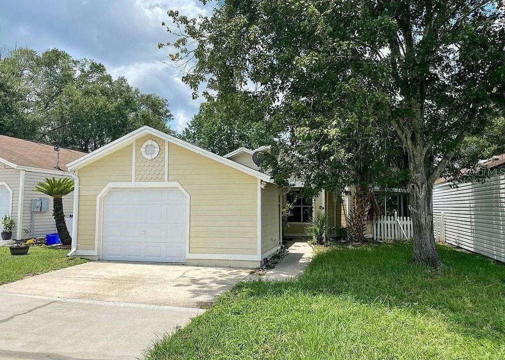 For Rent: $2,150 (2 beds, 2 baths, 1037 Square Feet)