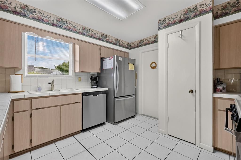 For Sale: $229,900 (2 beds, 2 baths, 1686 Square Feet)