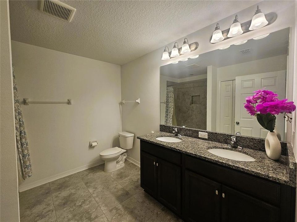 For Rent: $2,650 (3 beds, 2 baths, 2291 Square Feet)